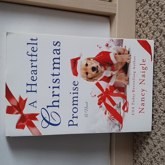 🌼5 for $25🌼 A Heartfelt Christmas Promise by Nancy Naigle - Picture 1 of 1
